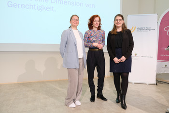 Geschäftsführerin des Landesfrauenrates Sachsen-Anhalt Daniela Suchantke, Journalistin und Autorin Teresa Bücker sowie Landesgleichstellungsbeauftragte Sarah Schulze. 